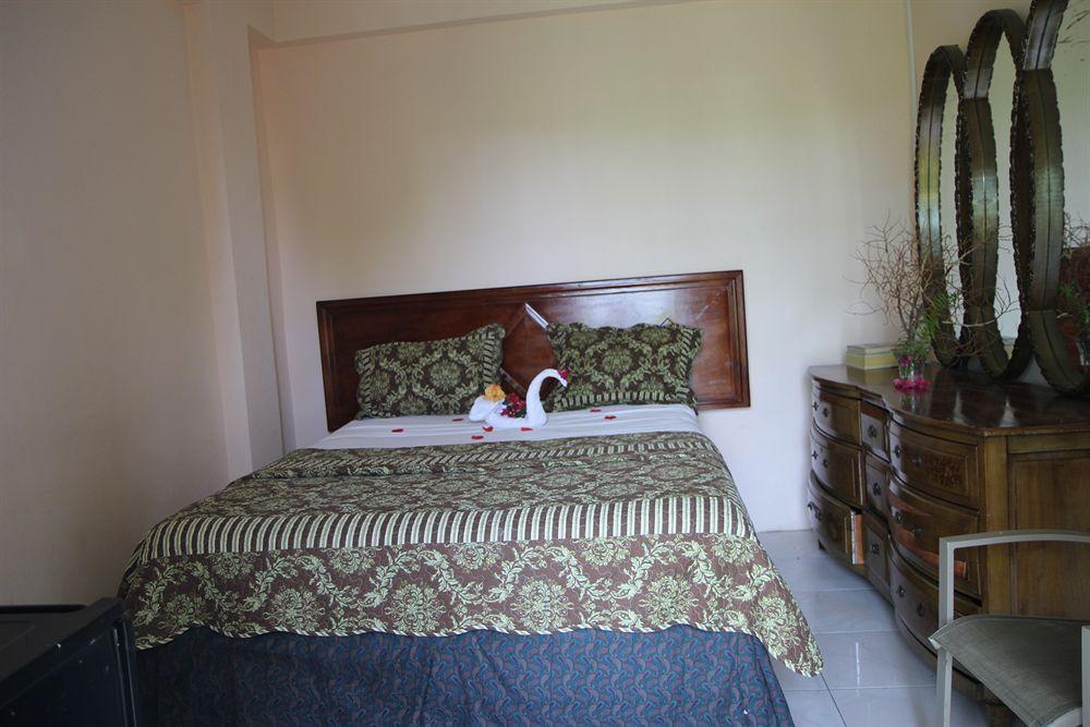 Executive Shaw Park Guest House Ocho Rios Exteriér fotografie