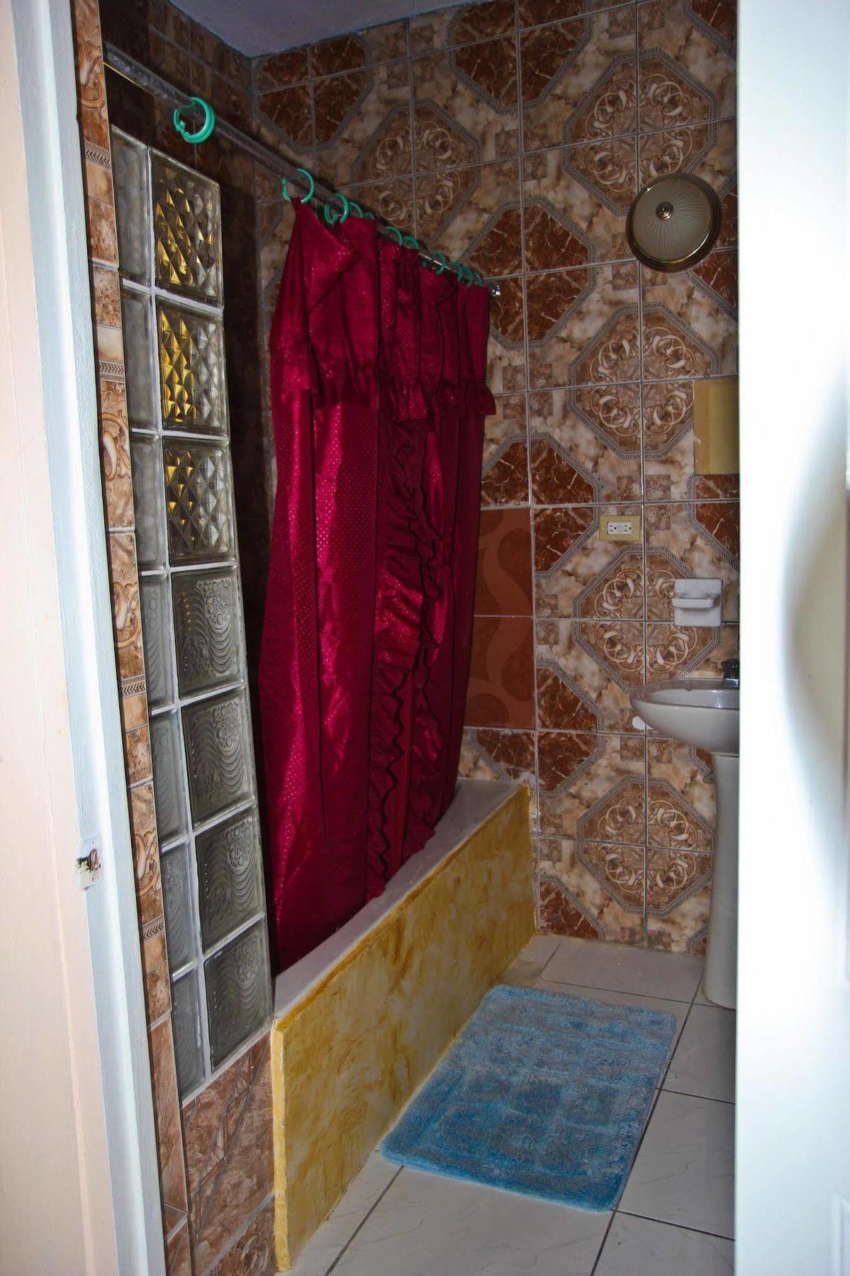 Executive Shaw Park Guest House Ocho Rios Exteriér fotografie
